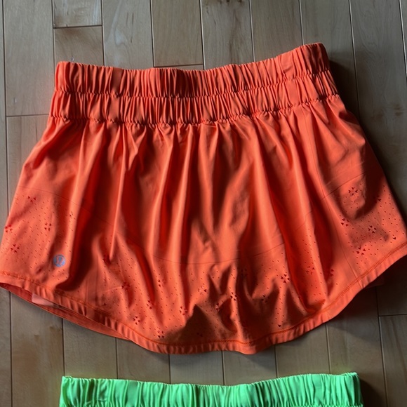 Lululemon skorts eyelet lace shorts size 4 nwot - Picture 3 of 3